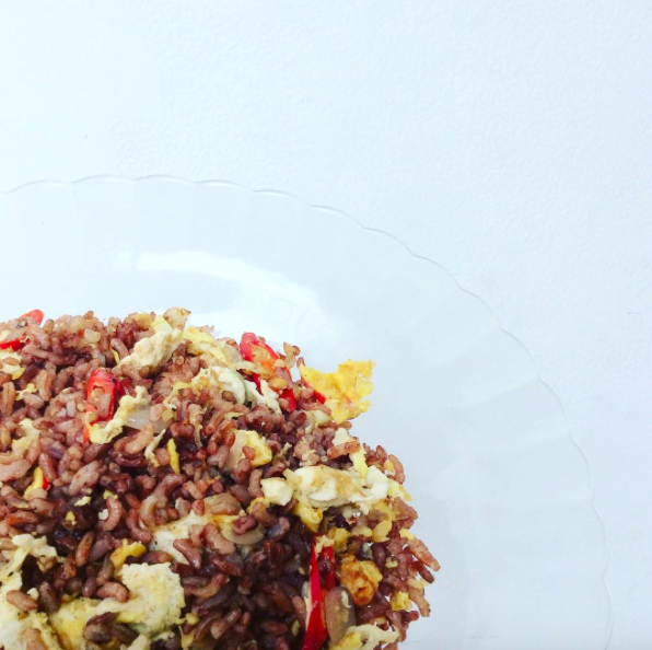 Brown fried rice with organic egg and chilli.