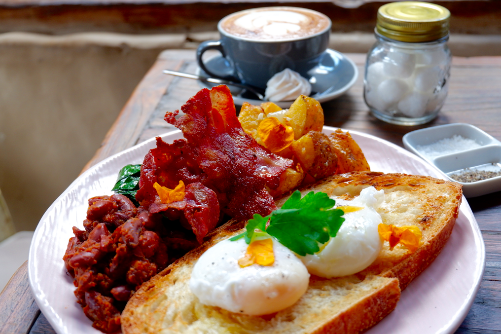 Breakfast in Ubud: Big Hearty Breakfast with A Good 'Folk'. - Beradadisini